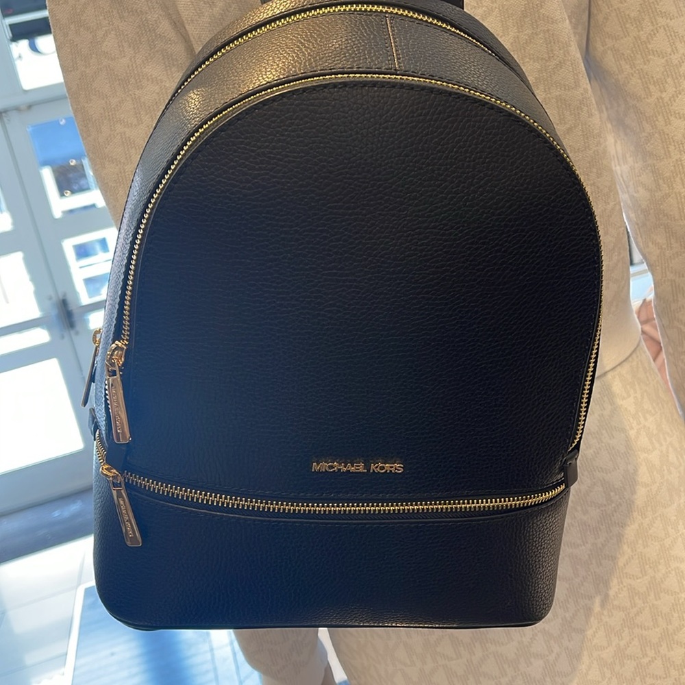 MICHAEL KORS Rhea Medium Zip Pebbled Leather Backpack
BLACK 
NWT - Picture 10 of 16